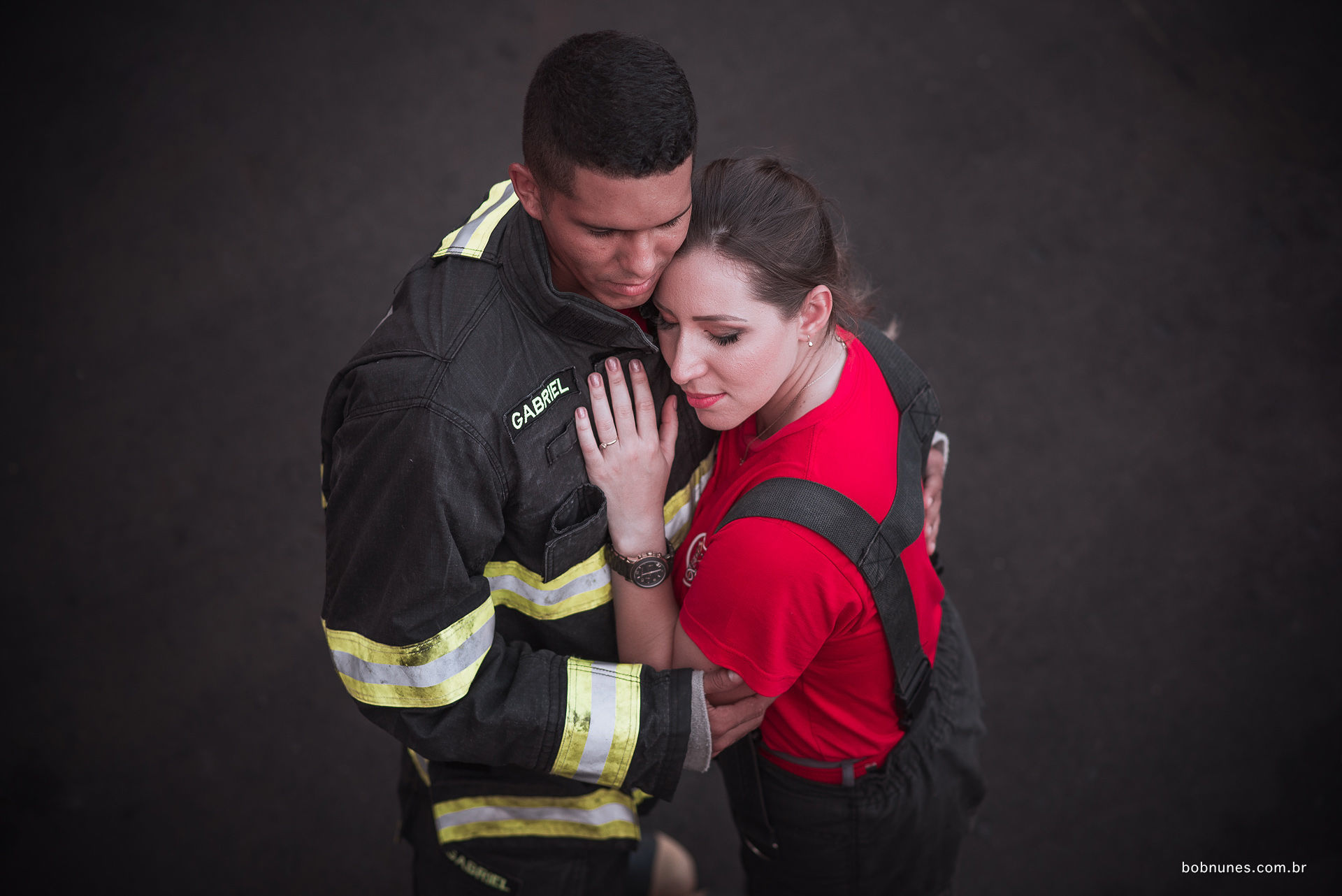 Foto Dafne e Gabriel - Ensaio Casal Bombeiro Foto Dafne e Gabriel - Ensaio Casal Bombeiro - Imagem 12