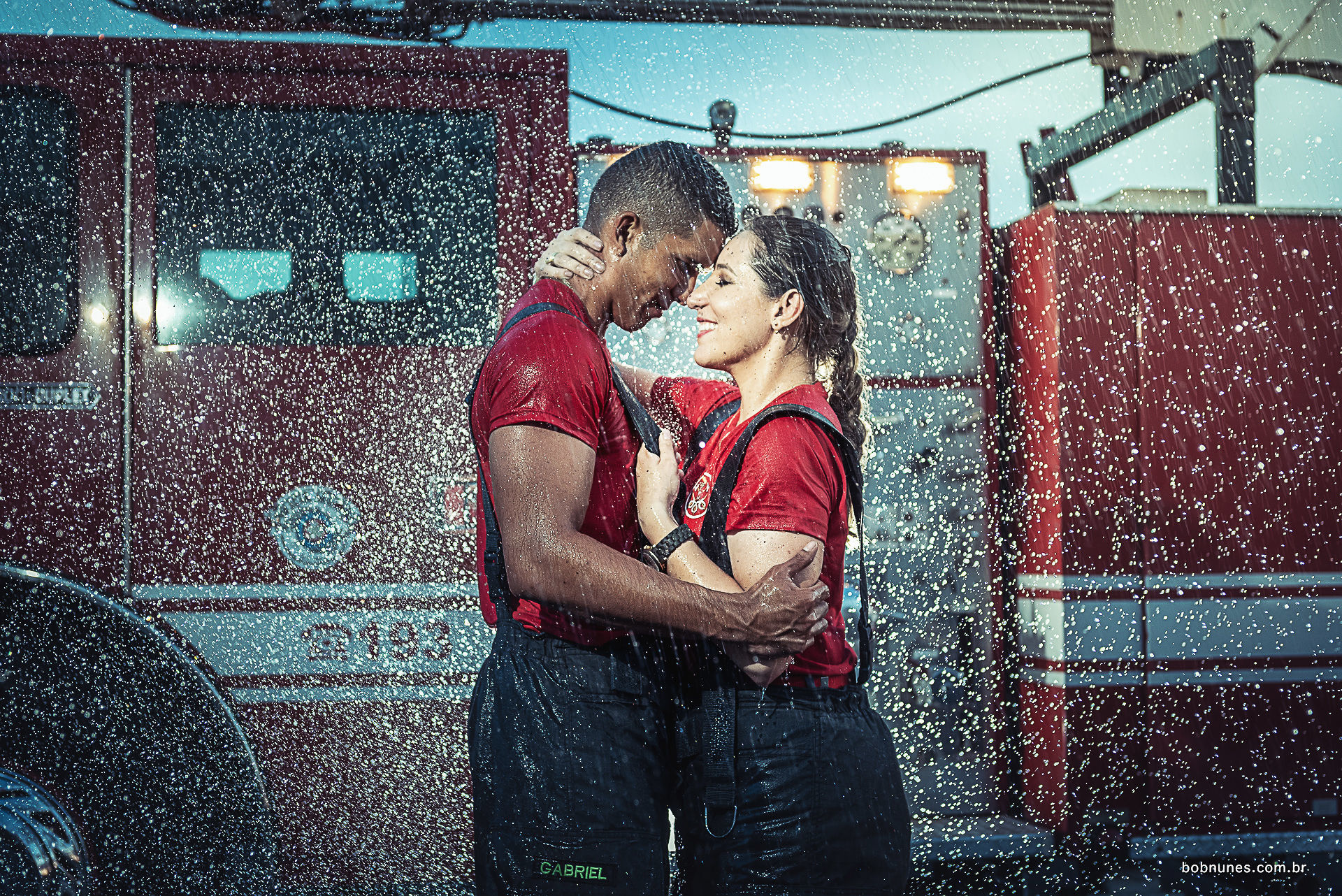 Foto Dafne e Gabriel - Ensaio Casal Bombeiro Foto Dafne e Gabriel - Ensaio Casal Bombeiro - Imagem 16